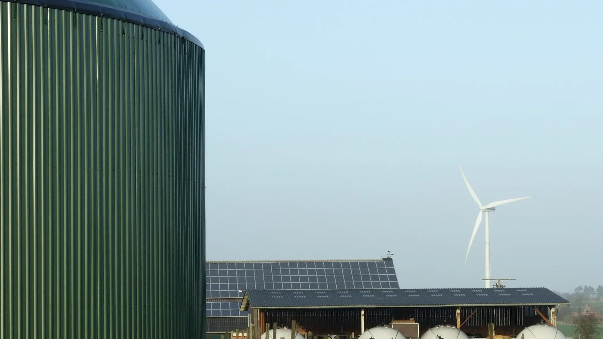 Zdjęcie ilustracyjne do artykułu: Nowelizacja ustawy o OZE wchodzi w życie. Większe magazyny energii i aukcje biometanu